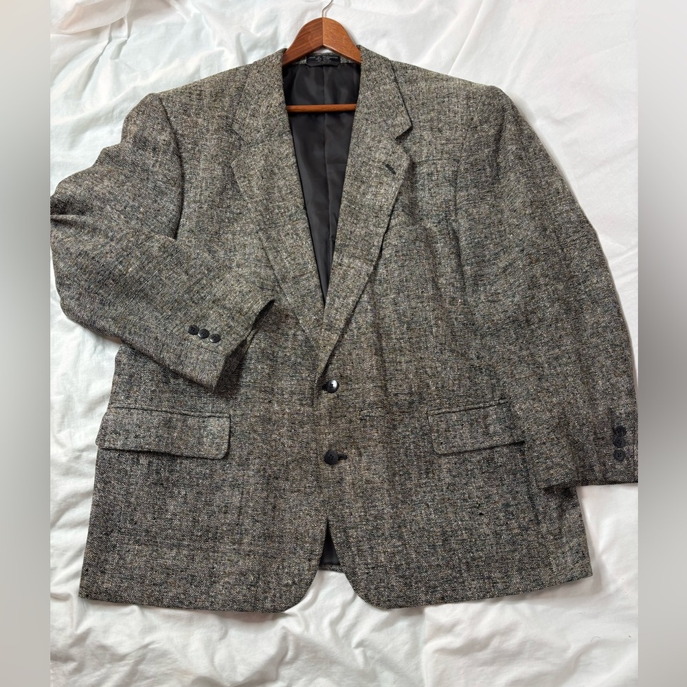 Gianelli men’s sports coat size48R 100% pure silk 2 closure buttons pockets